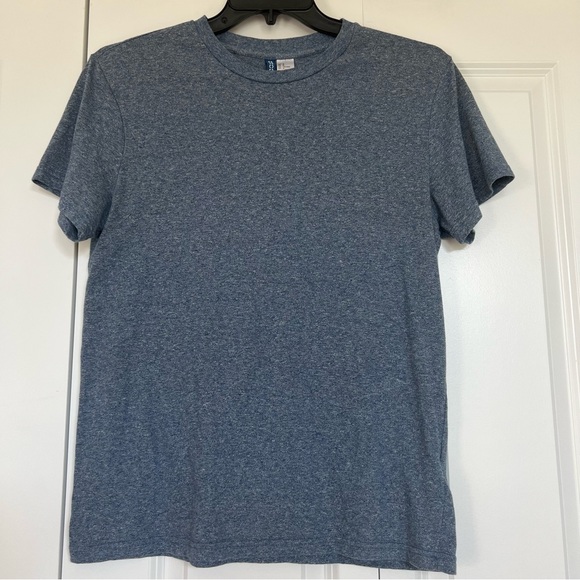 H&M Divided basic shirt - Picture 1 of 4